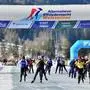 Eisschnelläufer steuern auf ein Ziel zu | Tausende Eisschnellläufer zeigen im Rahmen der Elf-Städte-Tour ihr Können