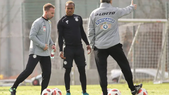 Klicken Sie sich durch die ersten Trainingsbilder mit dem neuen Sturm-Graz-Coach.