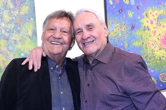 „Die heutige Ausstellung ist Hans „Hansi“ Giegerl (l.) gewidmet“, so der Bürgermeister, „das soll keineswegs das Werk der beiden Damen schmälern, aber 80 Jahre Hans Giegerl und sein umfangreiches künstlerisches Schaffen stehen heute im Mittelpunkt.“