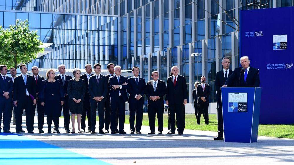Nato-Gipfel in Brüssel im Mai 2017: US-Präsident Donald Trump liest den Bündnispartnern, allen voran den Europäern die Leviten