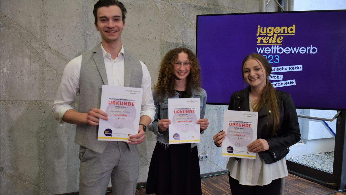 Daniel Liebl und Dalila Husic (rechts im Bild) werden wie auch Sophie Bugelnig (HLW Hermagor) Kärnten beim Bundesredewettbewerb in Innsbruck vertreten. 