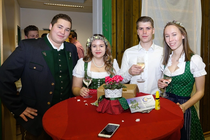Getanzt wurde im Saal zu der Musik der Gruppe „Steiraseitn“ und in der Disco sorgte DJ Rewind bis in den frühen Morgenstunden für Stimmung.