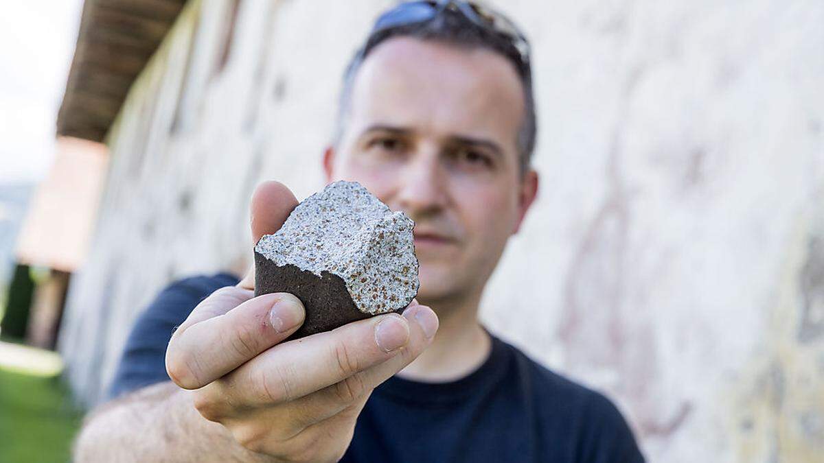 Das Meteoritenstück dürfte in etwa die Größe eines Hühnereies habe