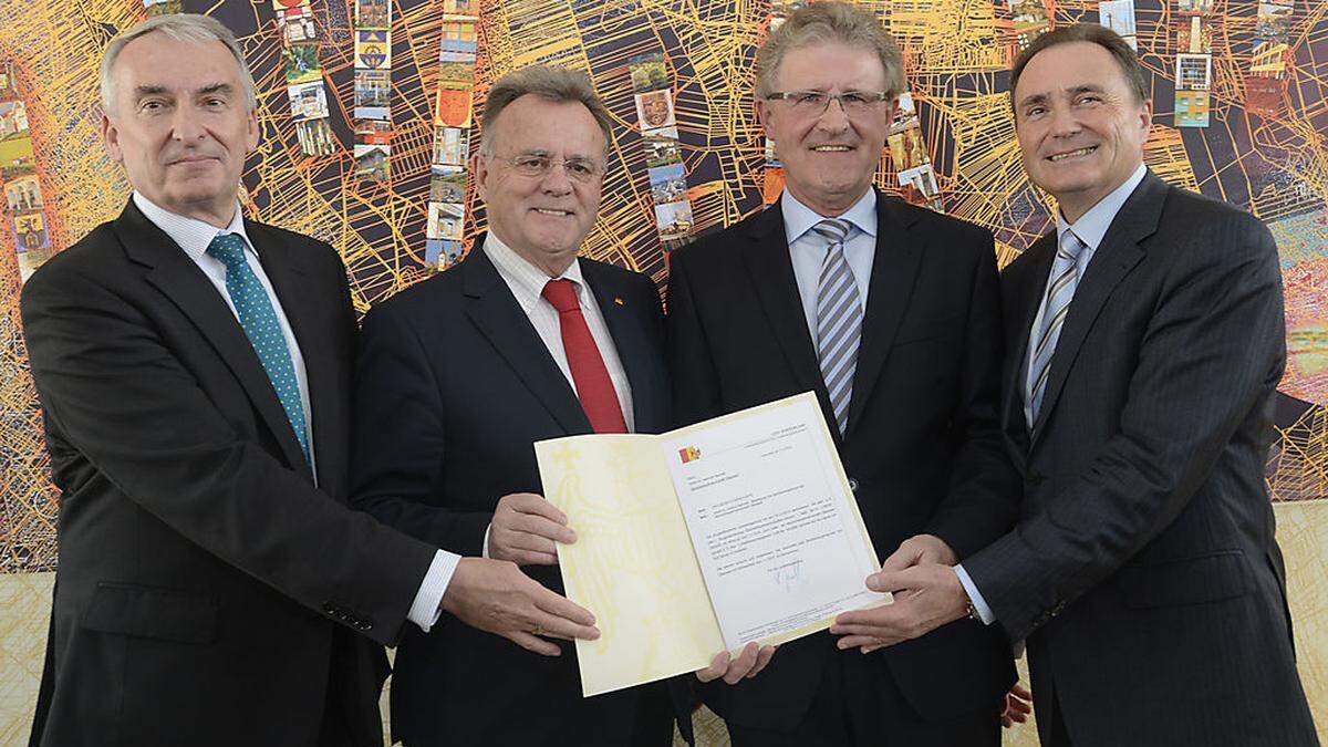 Landesamtsdirektor Robert Tauber, Landeshauptmann Hans Niessl, Bezirkshauptmann Helmut Nemeth und Landesrat Helmut Bieler