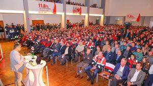 Rund 1200 Mitarbeiter der Voestalpine am Standort Donawitz nahmen am Dienstag in Leoben an der Betriebsversammlung in den Kammersälen teil