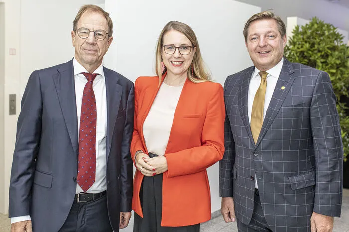 Bitte klicken Sie sich durch die Bilder