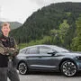 Cheftester Walter Röhrl und der Škoda Enyaq
