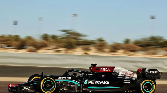 Mercedes-AMG Petronas Fahrer: Lewis Hamilton (GBR) Valtteri Bottas (FIN)