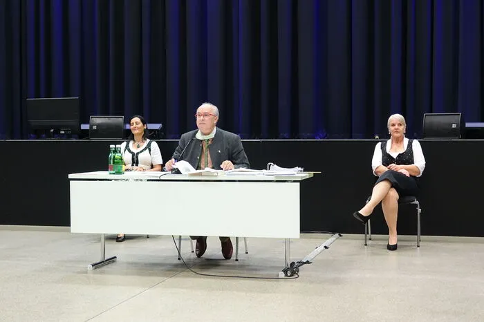 Hans-Moritz Pott hatte als Dienstältester den Vorsitz, ihm zur Seite standen Brigitte Pürcher (LSN) und Michaela Kurtz (ÖVP)