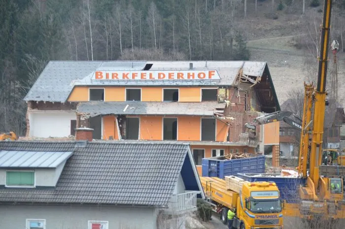 Die gesamte Ausstattung war versteigert worden, jetzt folgte der Abriss des Gebäudes.