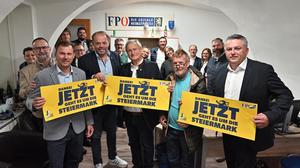 Feierstimmung im Bezirksbüro der FPÖ Leibnitz. Die Freiheitlichen fuhren hier steiermarkweit ihr stärkstes Ergebnis ein