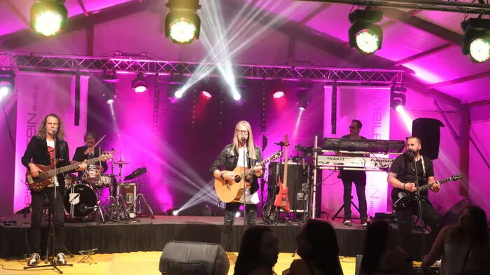 Am Freitagabend sorgte "Meilenstein" wieder für ausgelassene Partystimmung beim Sommerfest der Freiwilligen Feuerwehr Globasnitz.