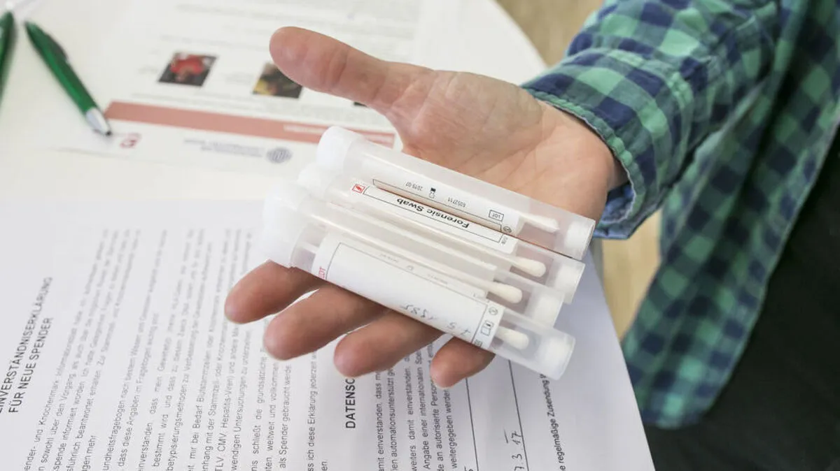 Über einen Wangenabstrich können Stammzellen typisiert werden