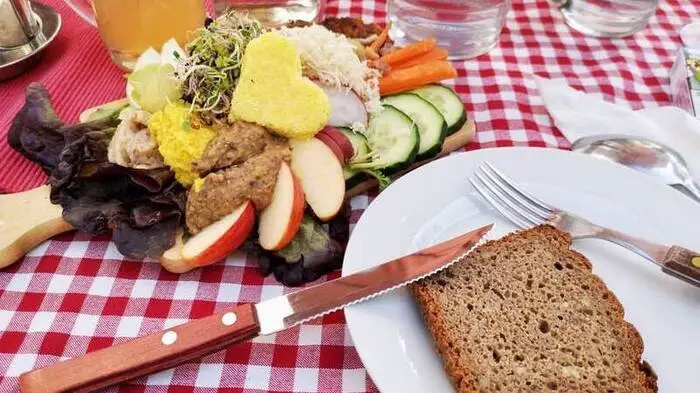 Otto Knaus' Herzenswusch ging 2010 mit der veganen Brettljause in Erfüllung.