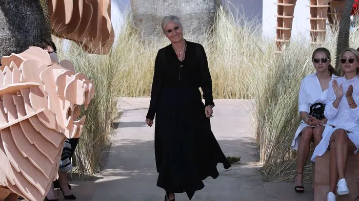 Designerin Maria Grazia Chiuri kann sich über eine erfolgreiche Schau in Paris freuen.