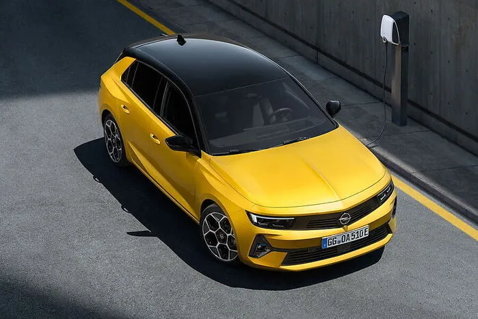 Plug-in-Hybride in zwei Leistungsstufen werden im Programm sein, genauso wie Benziner und Diesel. Insgesamt reicht die Bandbreite von 110 bis 225 PS.