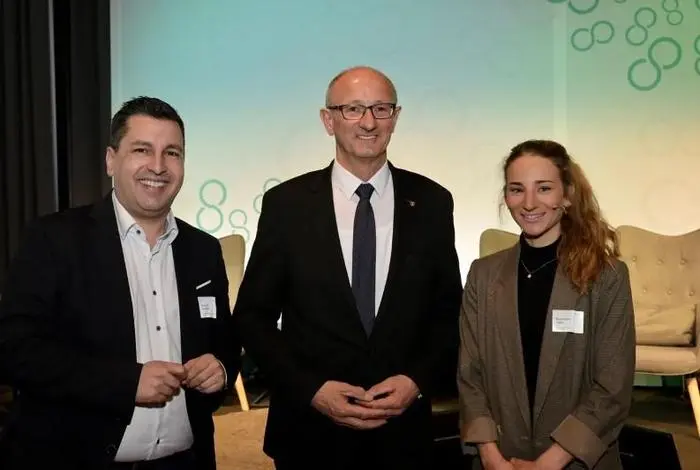 Standortagentur-Tirol-Geschäftsführer Marcus Hofer, Landeshauptmann Anton Mattle und Magdalena Lindl (von links)