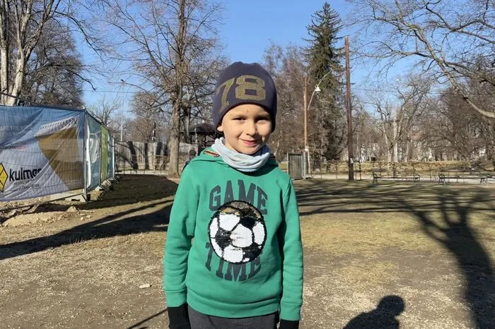 Der vierjährige Constantin wünscht sich Klettergerüste und Fußballtore im Stadtpark. 
