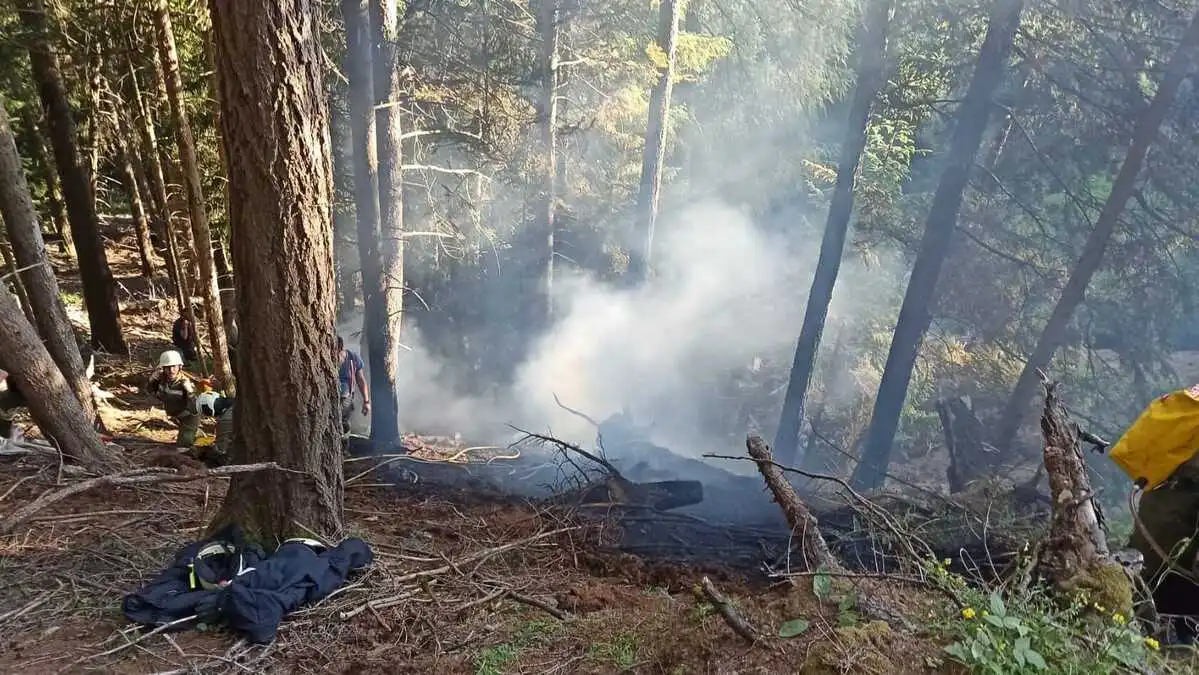 Die Feuerwehren konnten den Brand im steilen Gelände löschen.