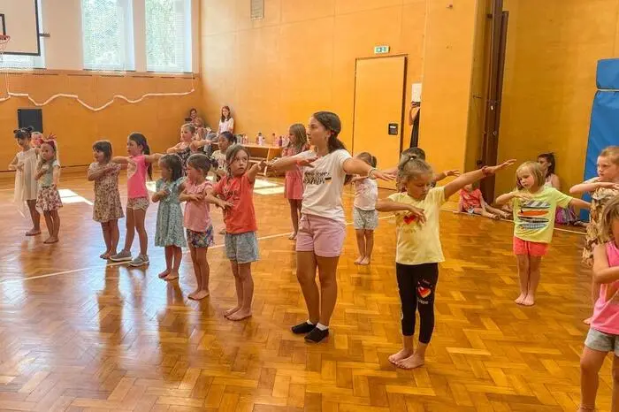 Die Kinder beim Hip-Hop-Tanzen