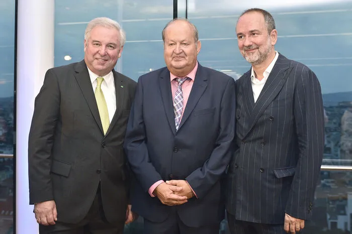 Der steirische Landeshauptmann Hermann Schützenhöfer und Grinschgl kennen einander seit Jahrzehnten, etwa von der Jungen ÖVP Steiermark in den 70er Jahren. "Eine Lebensfreundschaft", so Schützenhöfer.