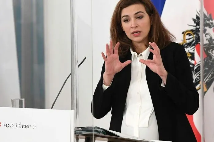 Justizministerin Alma Zadic (Grüne) wurde am Dreikönigstag 2021 Mutter eines Buben. Sie arbeitete bis kurz vor der Geburt. Während ihrer Abwesenheit wurde sie von Vizekanzler Werner Kogler (Grüne) vertreten. Nun ist Baby Nummer zwei auf dem Weg