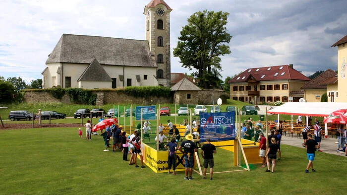 Das kleine Örtchen Obermühlbach hoch über der Bezirkshauptstadt St. Veit stand am Wochenende im Mittelpunkt eines großen Wuzzler-Turnieres.