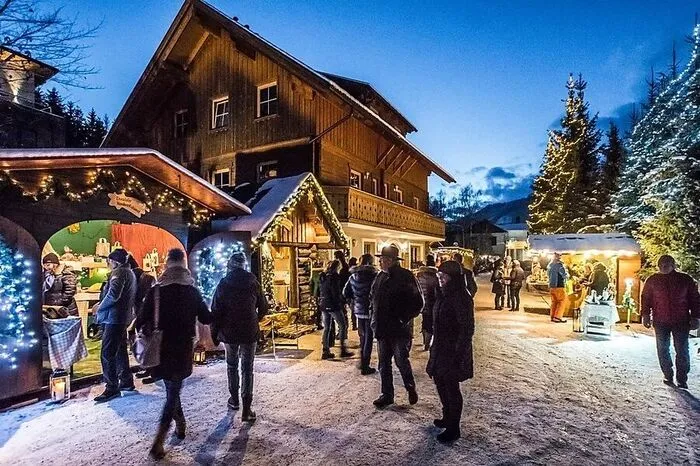 Rang 6 geht an den Advent am Talbach in Schladming: Neben Punsch, Glühwein sowie kulinarischen Schmankerln wird auf dem Areal der Talbachschenke Handgemachtes verkauft. Termine: 8. Dezember, freitags bis sonntags bis 18. Dezember.