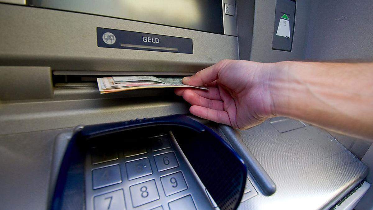 Das Opfer hatte zuvor Geld beim Bankomaten abgehoben