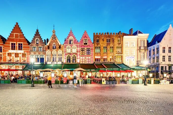 Vom Reichtum der Stadt zeugen auch die Bürgerhäuser am Marktplatz ...