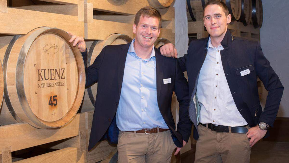 Johannes und Florian Kuenz im neuen Whisky-Lager: Sie sind die 12. Generation am Kuenz-Hof