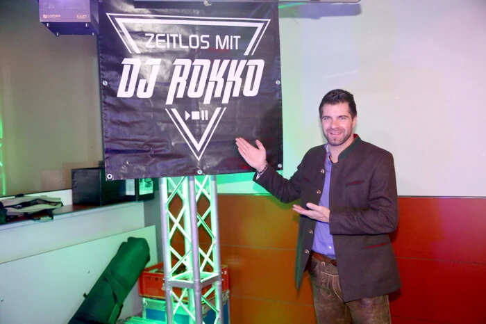 Und DJ „Rokko“ legte im Keller heiße Scheiben auf. 