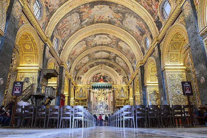 Zu den wichtigsten Sehenswürdigkeiten von Europas Kulturhauptstadt 2018 zählen die hochbarocke St. John’s Co-Cathedral oder der Großmeisterpalast, jahrhundertelang Amtssitz wechselnder Machthaber.