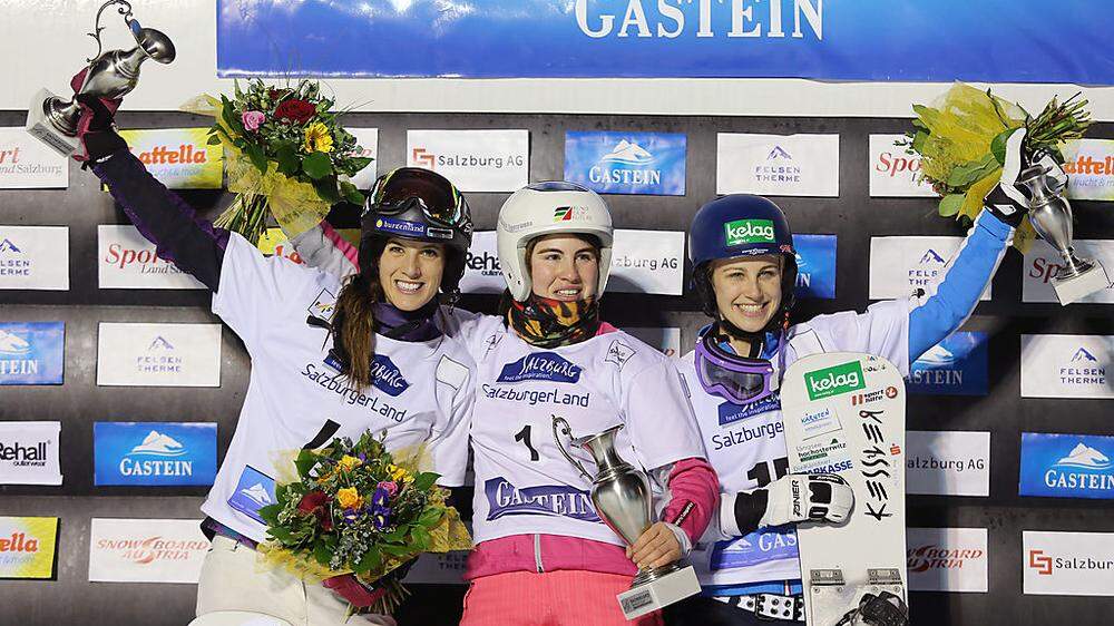Das Siegespodest: Julia Dujmovits (2.), die Siegerin Jekaterina Tudegeschewa  (RUS) und Sabine Schöffmann (von links)