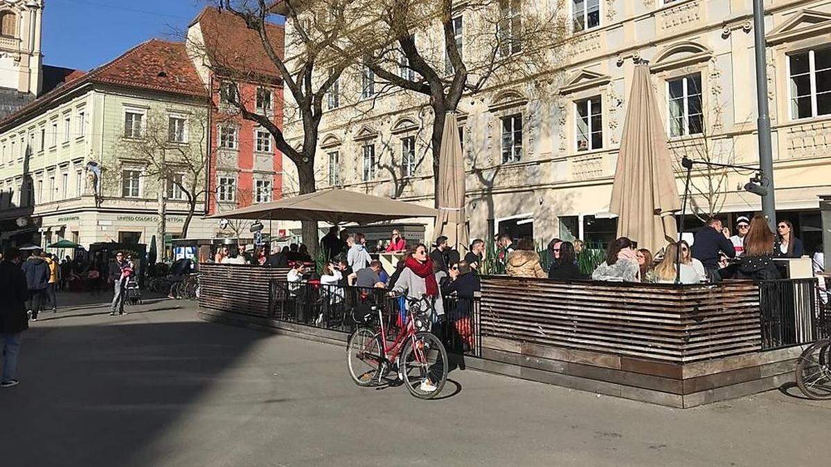 Andrang im Maria Magdalena am Eisernen Tor - im Gastgarten war kein Platz mehr frei