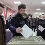 Ramzan Kadyrov, Präsident von Tschetschenien, wirft seinen Stimmzettel in die Wahlurne