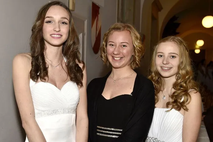 Alljährlich sind es 16 Tanzpaare mit 16-jährigen Damen die mit einer schönen Polonaise den beliebten Ball eröffnen