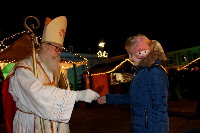 Der Nikolo brachte den Kindern Süßigkeiten mit.