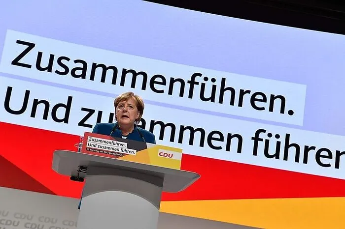 In ihrer Abschiedsrede erinnerte Merkel an ihre Erfolge - und räumte Fehler ein.