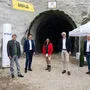 Tunnelpatin Sara Schaar und  Verbund-Vorstandsvorsitzender Michael Strugl (Mitte) mit Vorstandskollegen bzw. Eröffnungsgästen vor dem "Sara"-Stollen.