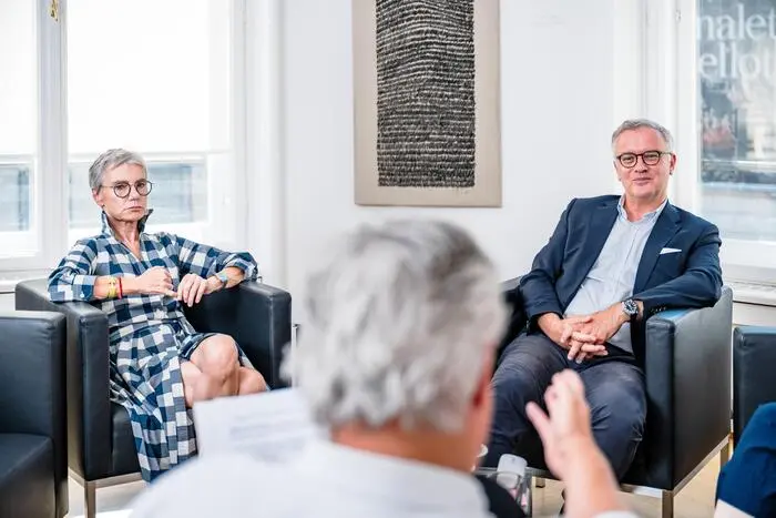 Bild zeigt Andrea Kurz und Markus Müller mit Hubert Patterer