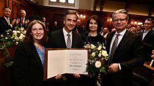 Neuer Ehrenbürger von Graz: Siegfried Nagl mit seiner Frau Andrea Nagl sowie Bürgermeisterin Elke Kahr und Landeshauptmann Christopher Drexler