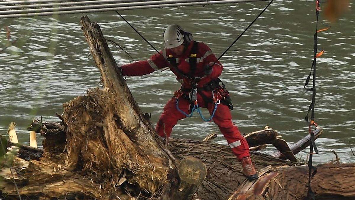 Die Höhenrettung der Berufsfeuerwehr war im Einsatz