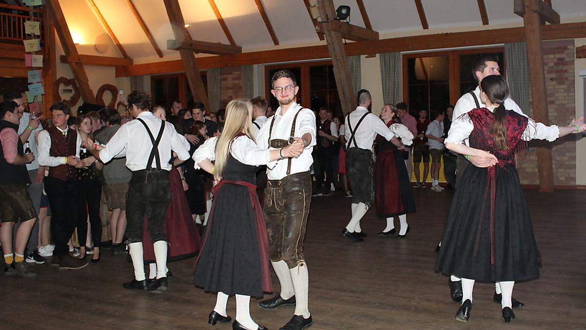 Bezirkslandjugendball in Feldkirchen fand nach zweijähriger Pause wieder statt