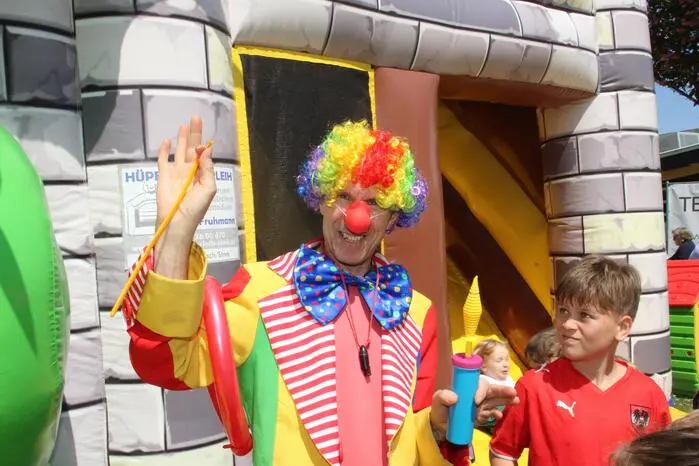 Neben Kulinarik von Zach-Gourmet, einer Hüpfburg, Kutschenfahrten, Kinderschminken und Zauberclown waren die Aushängeschilder der regionalen volkstümlichen Musikszene zu Gast beim Jubiläumsfest. 