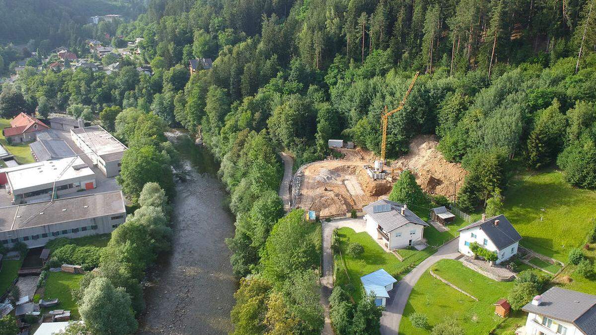 Ein Blick von oben auf das 6-Millionen-Euro Bauprojekt an der Lieser