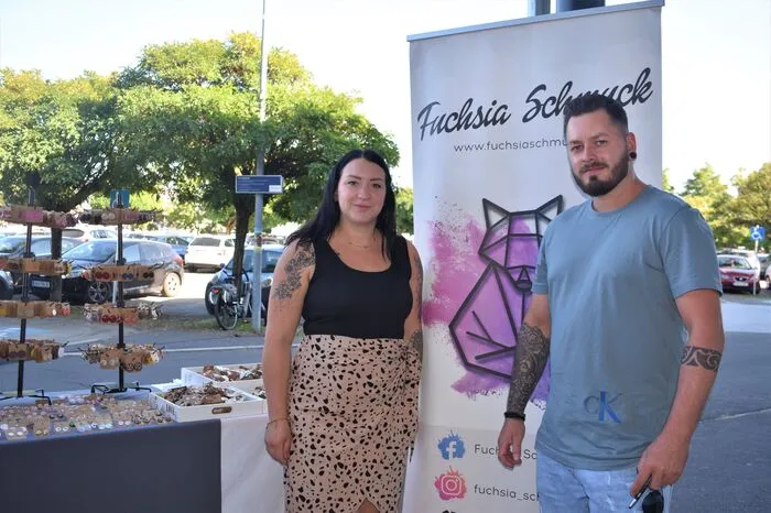 Auch handgemachte Produkte und Schmuckstücke von "Fuchsia Schmuck" und "PA Woodart" gab es zu kaufen. 