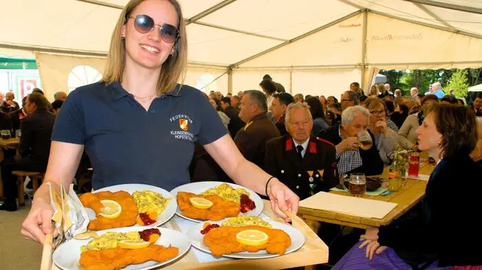 Nach 26 Jahren wurde das alte Tanklöschfahrzeug der Freiwilligen Feuerwehr Kleinsemmering-Hofstätten durch ein neues Hilfeleistungslöschfahrzeug ersetzt. Im Rahmen eines Sommerfestes stellte man das Fahrzeug in den Dienst.