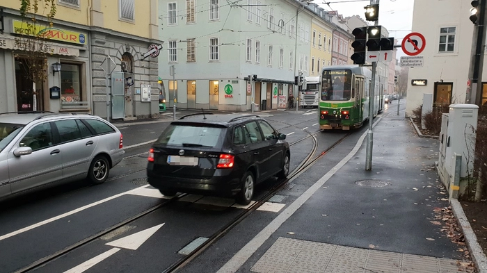 Leonhardstraße: Man darf nicht mehr links in die Hartenaugasse abbiegen. Außerdem...