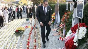 Vizekanzler Heinz-Christian Strache an der Unfallstelle in Lambichl